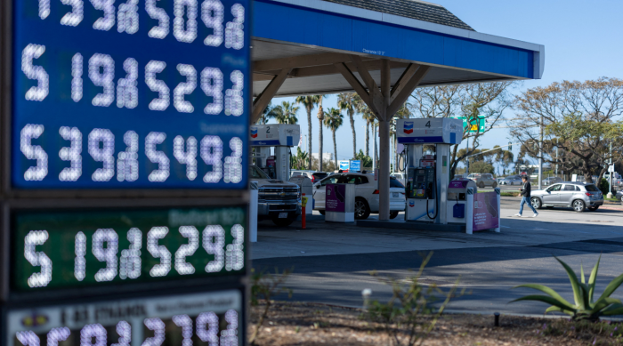 Цените на нафтата во пораст поради заканите на Трамп кон Иран