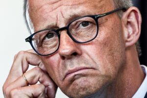 Политиката на Мерц кон Украина ја потресe Германија