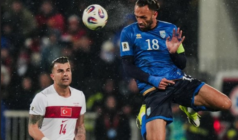 Фановите го обвинија Ведат Муриќи за „предавство“ – наводно ја открил тактиката на Косово пред баражот со Турците