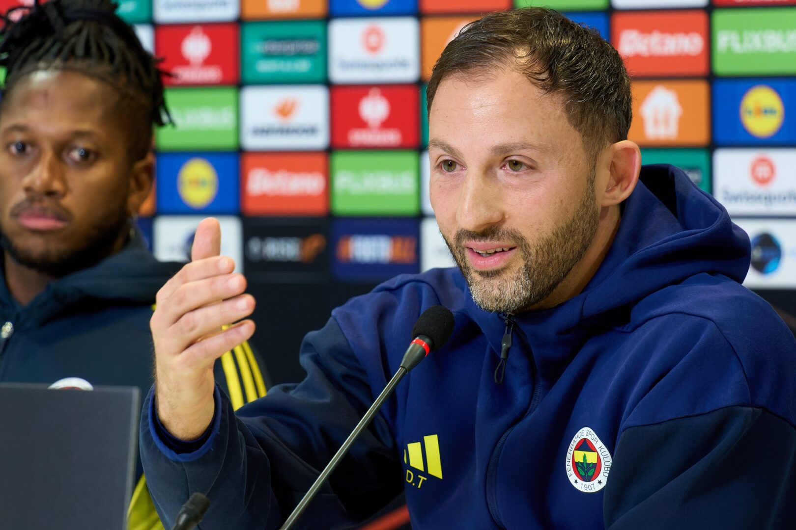 Лутиот претседател го отпушти тренерот и целиот спортски сектор на Фенербахче