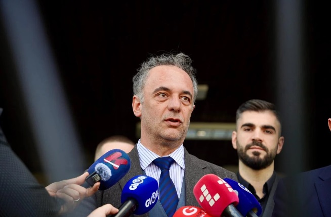 По 13 години, стотина вработени во „Комуналец“ Гостивар добиваат здравствено осигурување