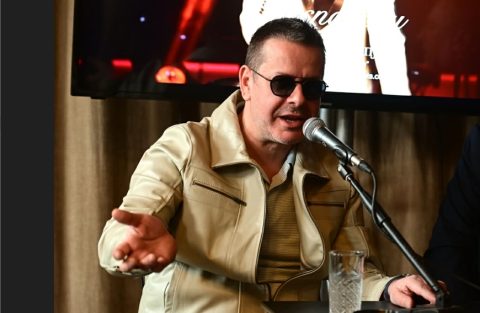 Скопскиот ПРЕСС на Владо Георгиев заврши со песна: Само што овој пат тој не запеа, туку македонските новинари му пееја нему (ВИДЕО)