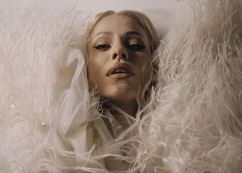 Не остана ништо од Тамара Тодевска – пејачката стана „кукла жива“ (видео)