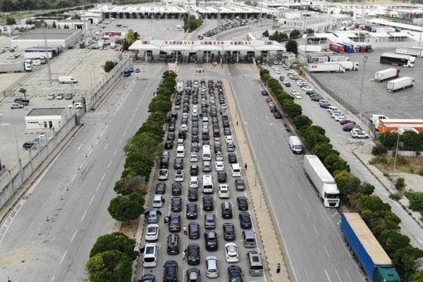 Трагедија на границата Бугарија-Турција: две лица загинаа, 16 повредени откако автобус тргнал наназад и прегазил патници