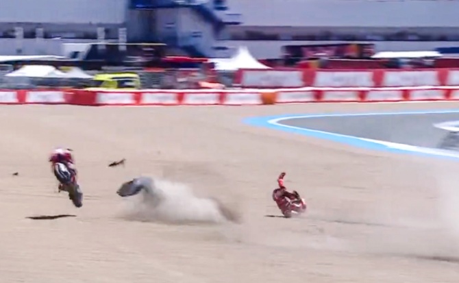 Марк Маркез излета од патеката, а неговиот брат победи во Шпанија (ВИДЕО)