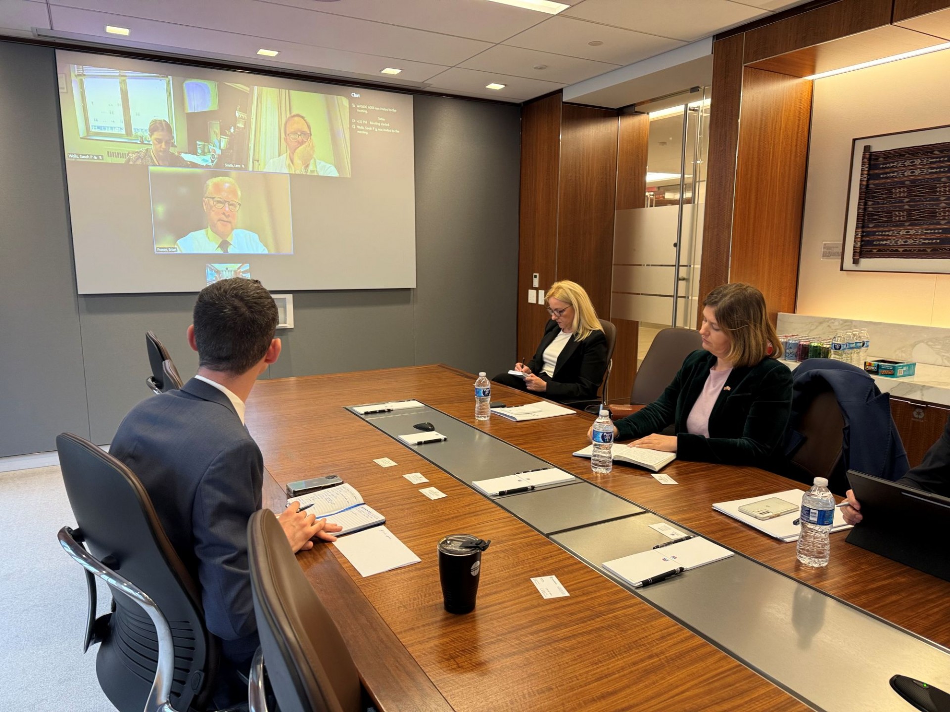 Божиновска во Вашингтон: Средба со „Chevron“ за диверзификација на снабдувањето и влез на американски компании на македонскиот пазар