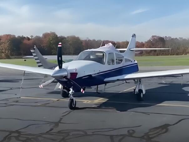 Две лица загинаа при пад на мал авион во Австралија