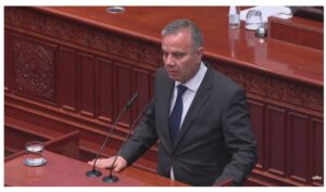 Димитровски: Без подадена рака, нема внесување на Бугарите во Уставот