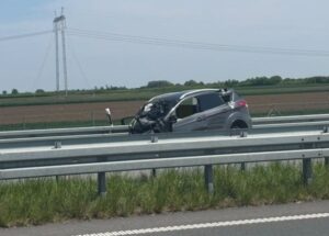 (ВИДЕО) Страшна сообраќајка на автопат во Србија – тројца загинати