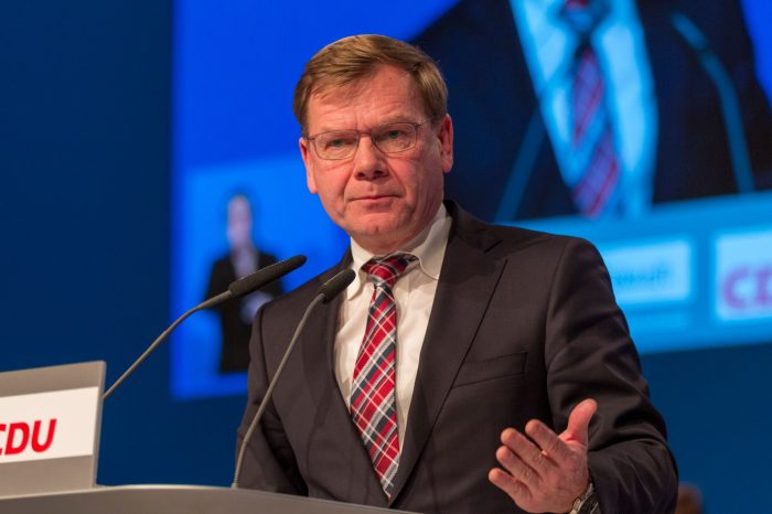 ВАДЕФУЛ: Ме загрижуваат изјавите на Трамп за повлекувањето од НАТО, нашата посветеност ќе ги убеди САД да продолжиме заедно