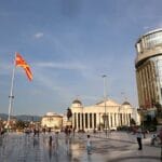 Извршители, политичари, новинари – кои се најомразени во Македонија?