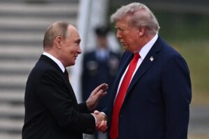 Трамп и Путин повеќе од 90 минути разговараа на телефон