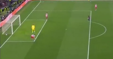 УЕФА ѝ одговори на Барса за спорниот момент од првиот меч со Атлетико во ЛШ