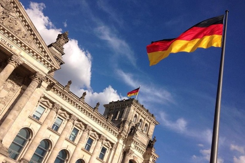 Ако сакаат да одат надвор од државата Германците од 17 до 45 години мора да се пријават во армијата