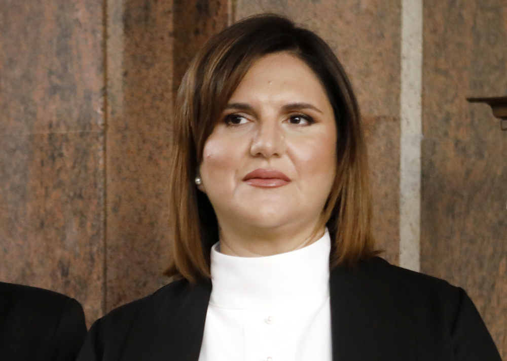 „Злато си, честам ручек“ – му пишала поранешната антикорупционерка на колегата кој полагал во нејзино име