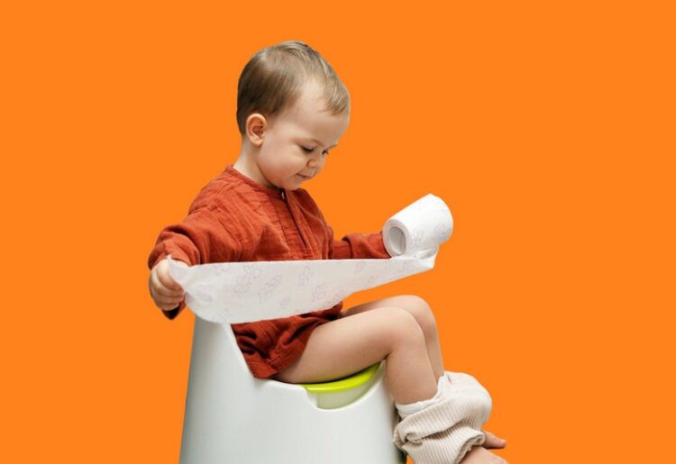 ОДВИКНУВАЊЕ ОД ПЕЛЕНИ: Ова се знаците дека детето е подготвено за нокширче