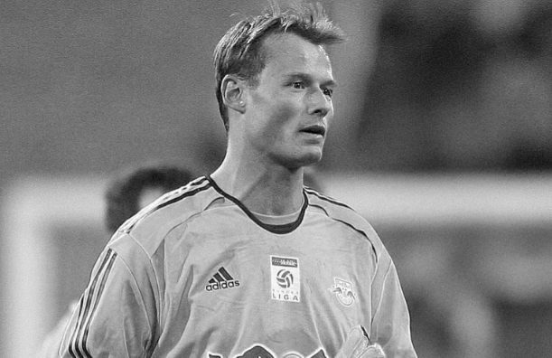 Трагедија во светскиот фудбал: Во сообраќајна несреќа загина поранешен голман на Арсенал и Јувентус!