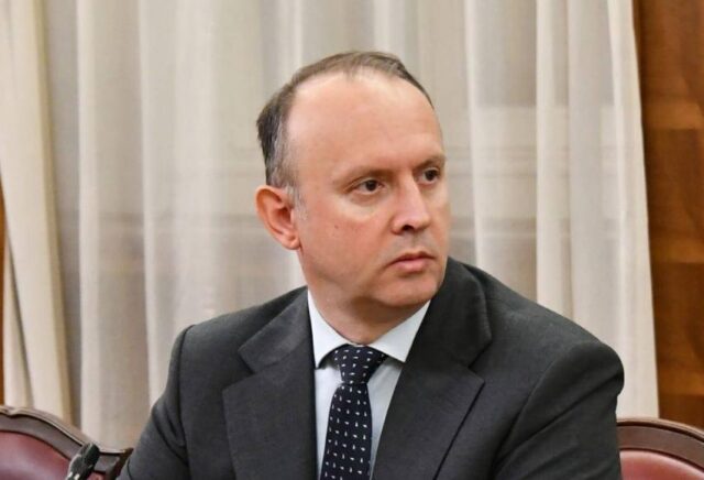 Гаши: Со деполитизација албанскиот јазик може да стане службен во Македонија