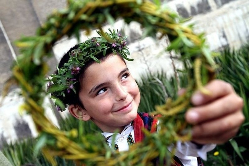 Денес се Цветници: Еден убав обичај на овој празник сè уште опстојува кај луѓето