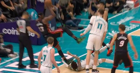 Херојот на Шарлот со срамен потег: Намерно повлече и повреди противник (ВИДЕО)