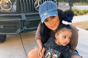 (ФОТО) Емили Бустаманте – Риалити ѕвездата открила дека нејзината ќерка има редок конгенитален синдром: „Таа го перцепира светот поинаку“