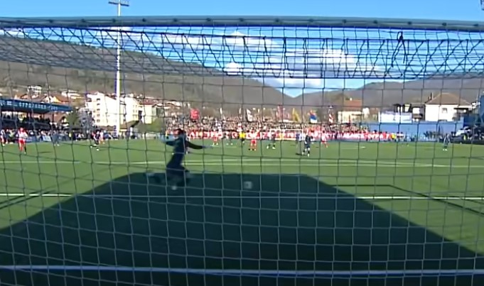 Погрешен гол е тоа другар, вие на другата страна напаѓате