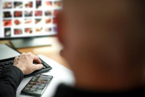 Битолчанец вработен во образовна установа осомничен за дистрибуција на детска порнографија