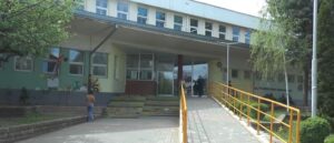 ВИДЕО: Вандализирано најголемото штипско училиште „Ванчо Прќе“, наставата прекината