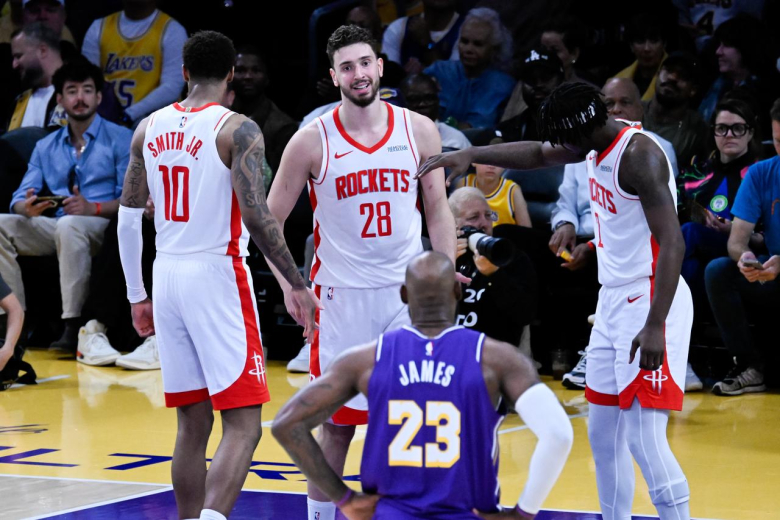 Лејкерс губи чекор, Леброн му се изнавика на Шенѓун