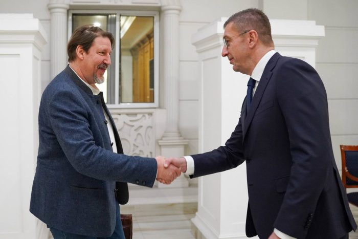 ВМРО-ДПМНЕ: Филипче доби шлаканица од Вајц, европратеникот вели Македонија има напредок на патот кон ЕУ