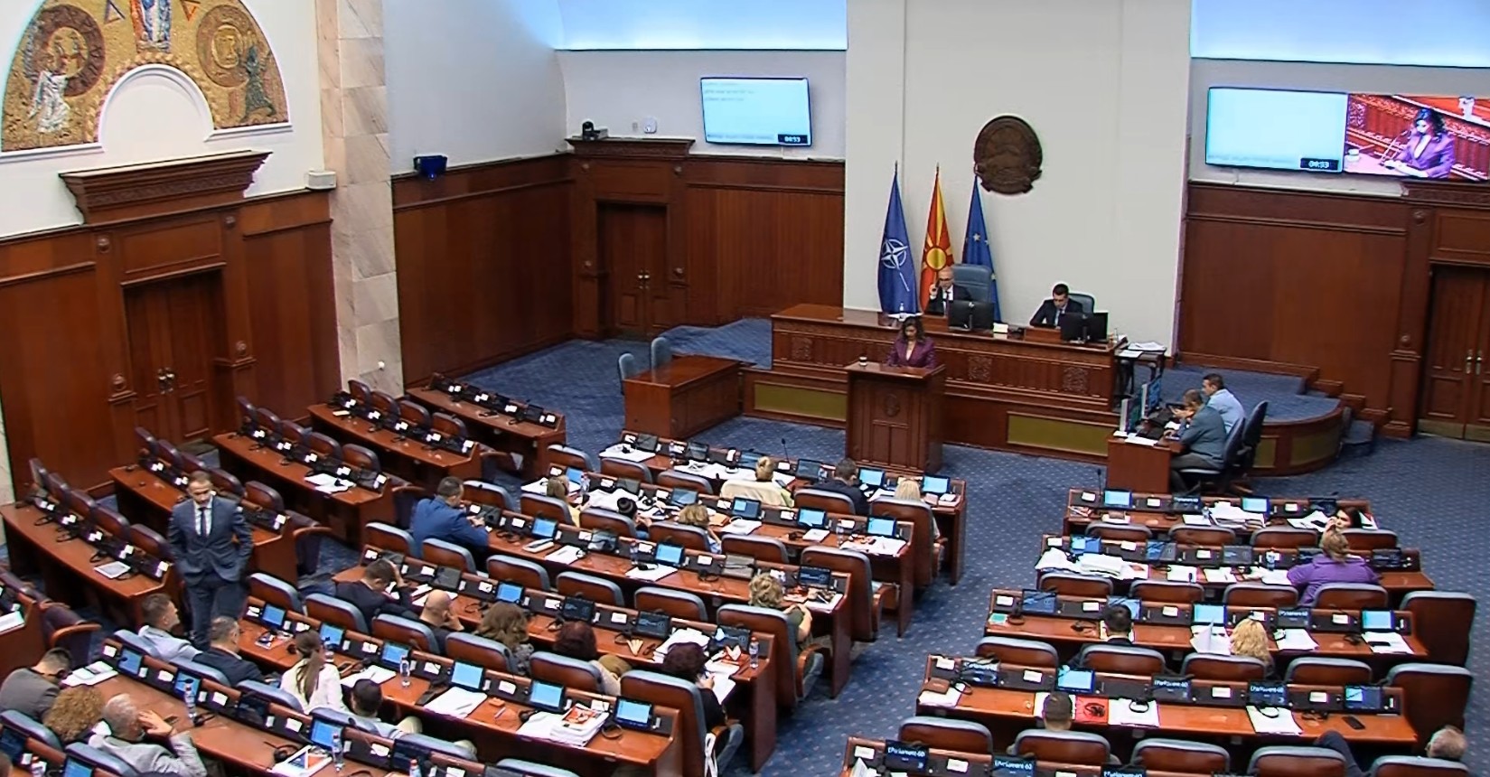 Пратениците со оценка 5,7 за тоа каков говор користат на говорница