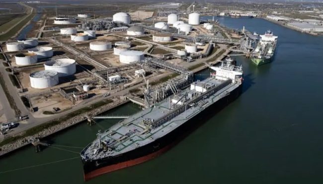 ЗАТВОРАЊЕТО НА ОРМУСКИОТ ТЕСНЕЦ ЗНАЧАЈНО ЈА ЗГОЛЕМИЛО ПОБАРУВАЧКАТА НА АМЕРИКАНСКАТА НАФТА