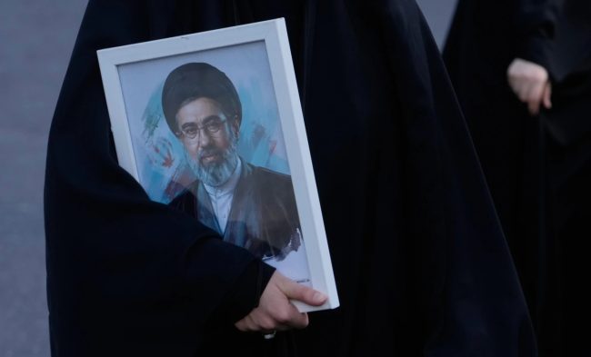 ЧЕКАМЕ ЗЕЛЕНО СВЕТЛО ОД САД ЗА ДА ГО ВРАТИМЕ ИРАН ВО КАМЕНА ДОБА, ВЕЛИ ИЗРАЕЛ