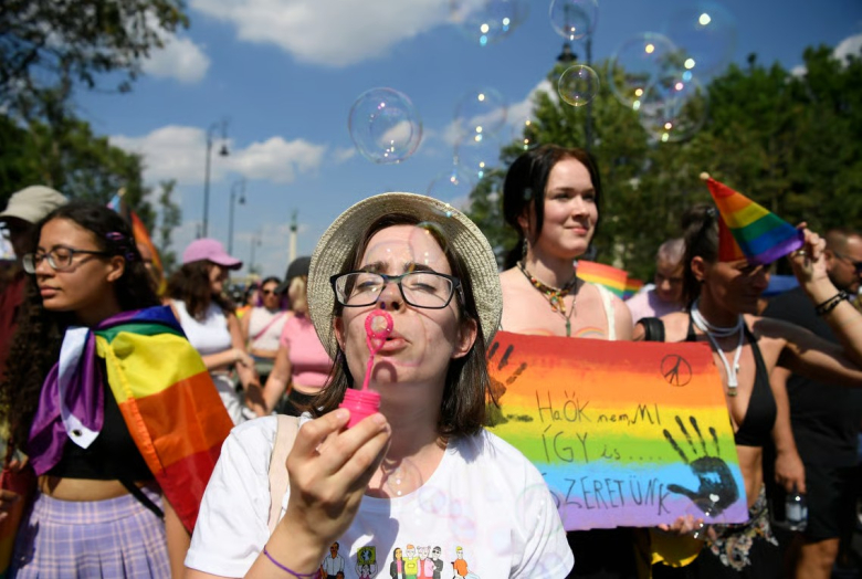 ЕУ-Маѓар: Прво па ЛГБТ!