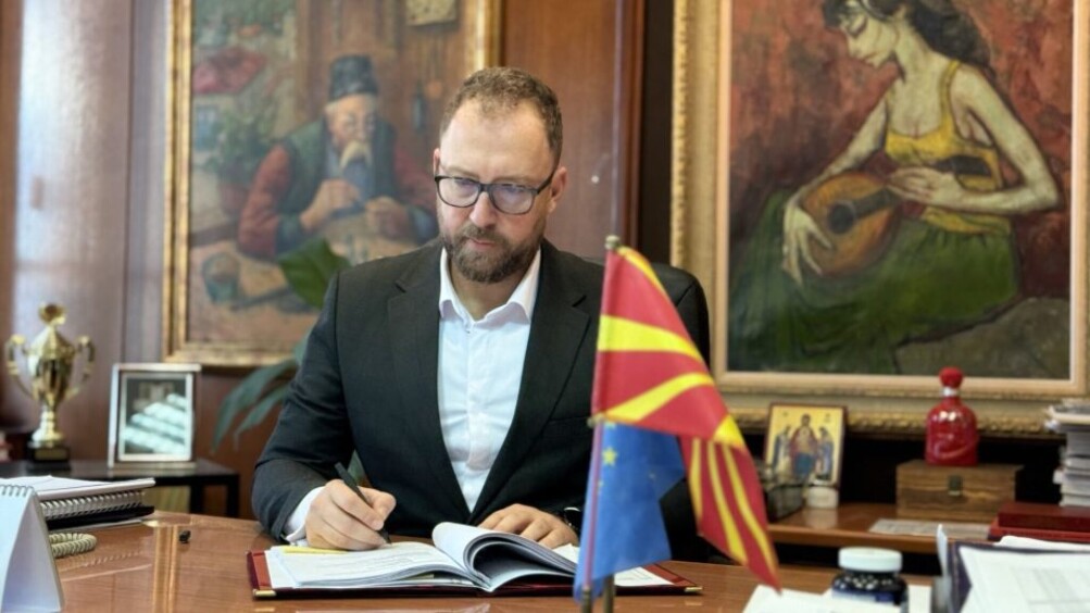 Љутков ја „погребува“ културата, наместо заштита тој застана против културните работници, реагира Синдикатот