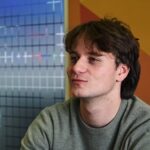 Кога сè постигнува? Јаков Јозиновиќ е успешен млад пејач, но и студира тежок факултет