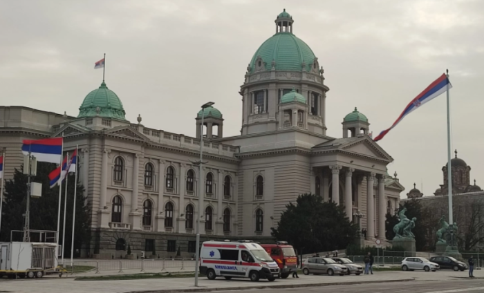 Во Србија во крајот на јуни најавени големи митинзи на владејачката СНС
