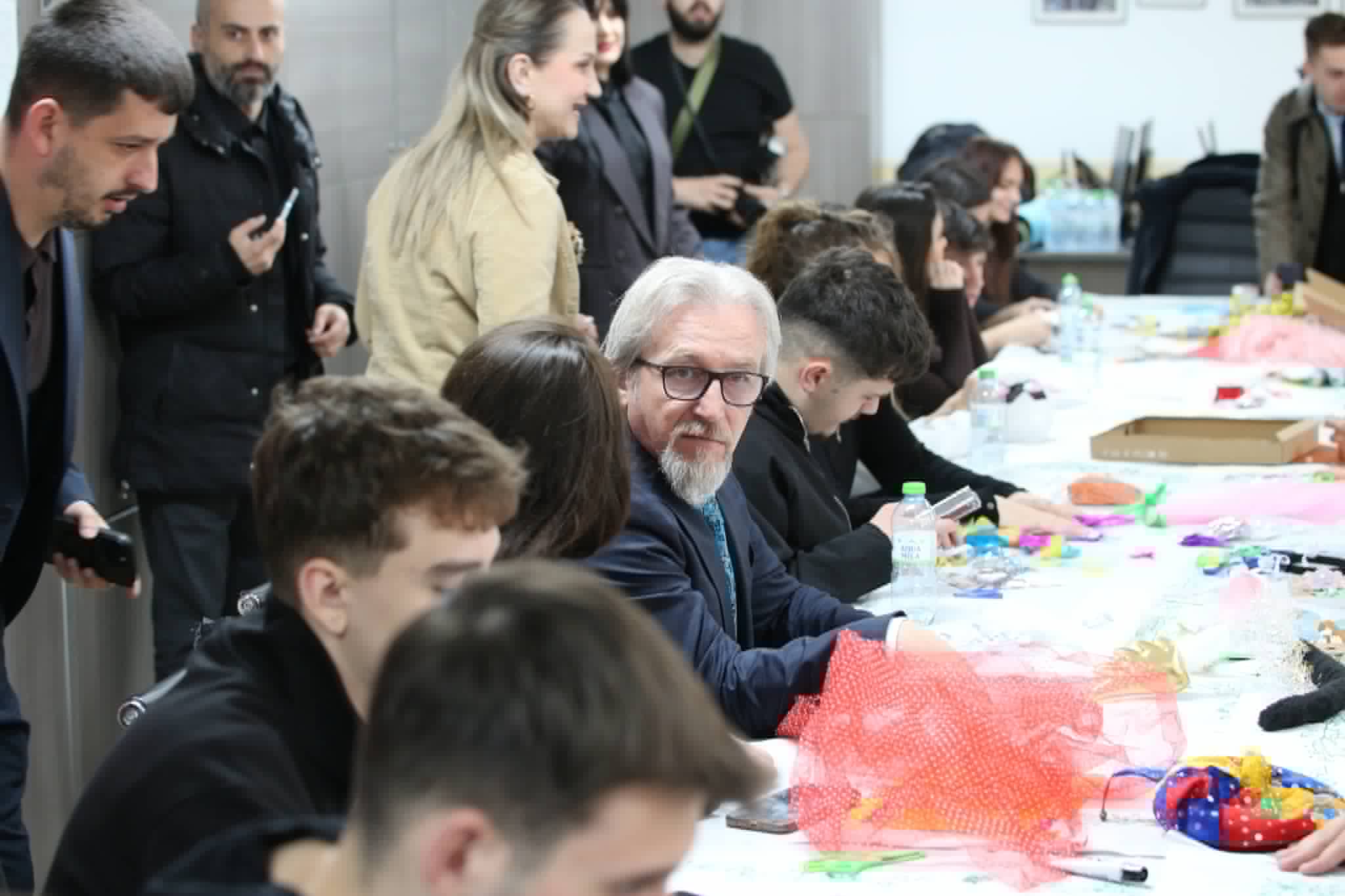 Средношколци од Скопје и средношколци од Скадар денеска во ЈБТ беа дел од програмата „Традиции што нè поврзуваат: Заедно го градиме утрешниот ден“