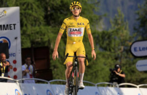 Погачар поминал на црвено светло за време на трка, покрената е истрага