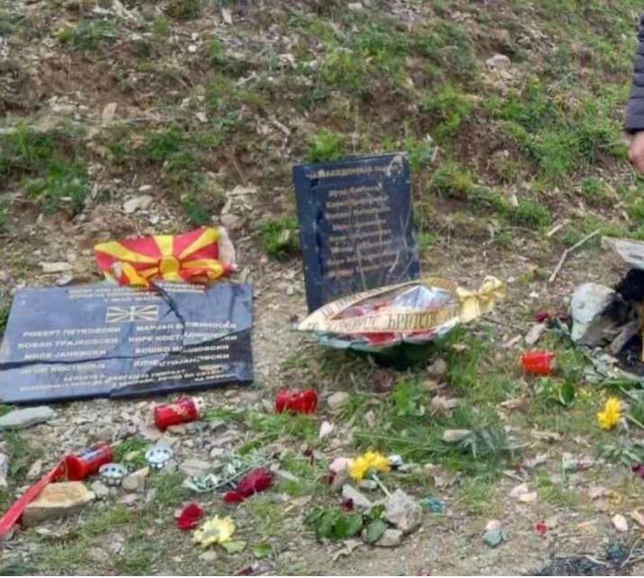 Таравари бара итно отстранување на терминот „албански терористи“ од спомен-плочата за загинатите кај Вејце