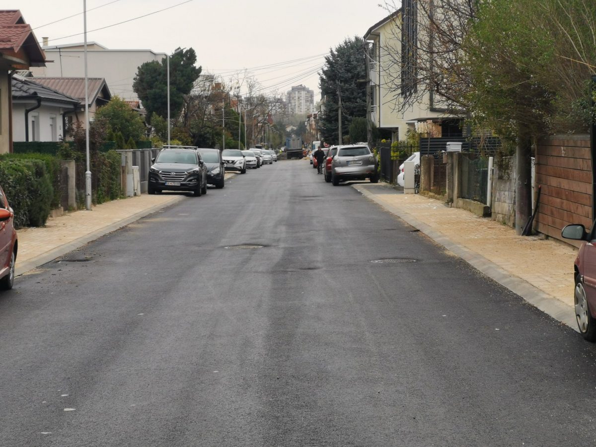Непотребна реконструкција на здрава улица во Карпош – и се разбира шахтите остануваат несредени