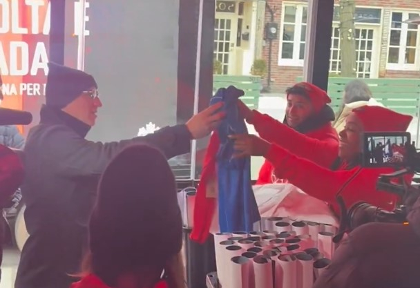 Мењаме дрес на Италија за дрес на Канада