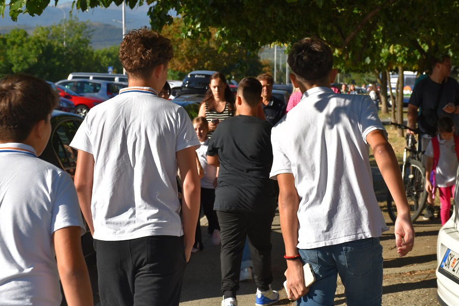 Мајка на ученик нападнала учителка на родителска