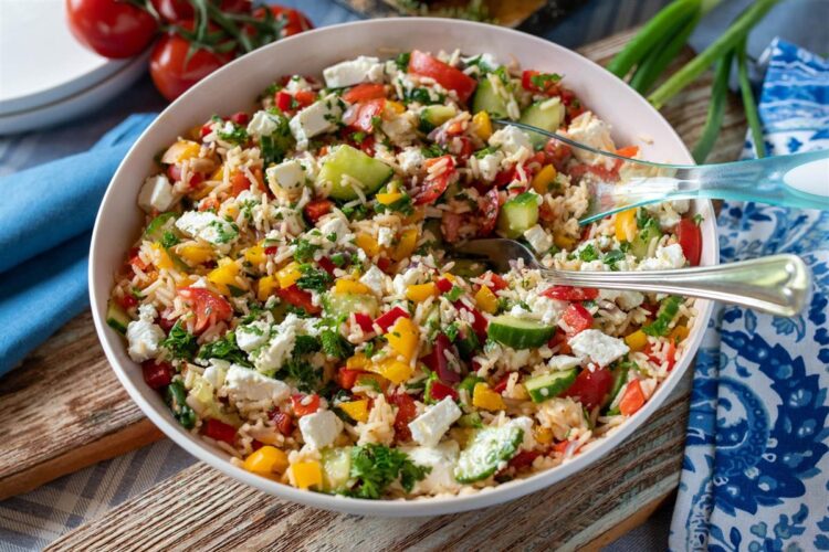 РЕЦЕПТ НА ДЕНОТ: Медитеранска салата со ориз