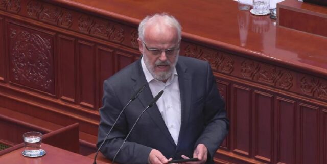 Џафери го запечати исклучувањето на албанскиот јазик од правосудниот испит, обвинија од ВЛЕН