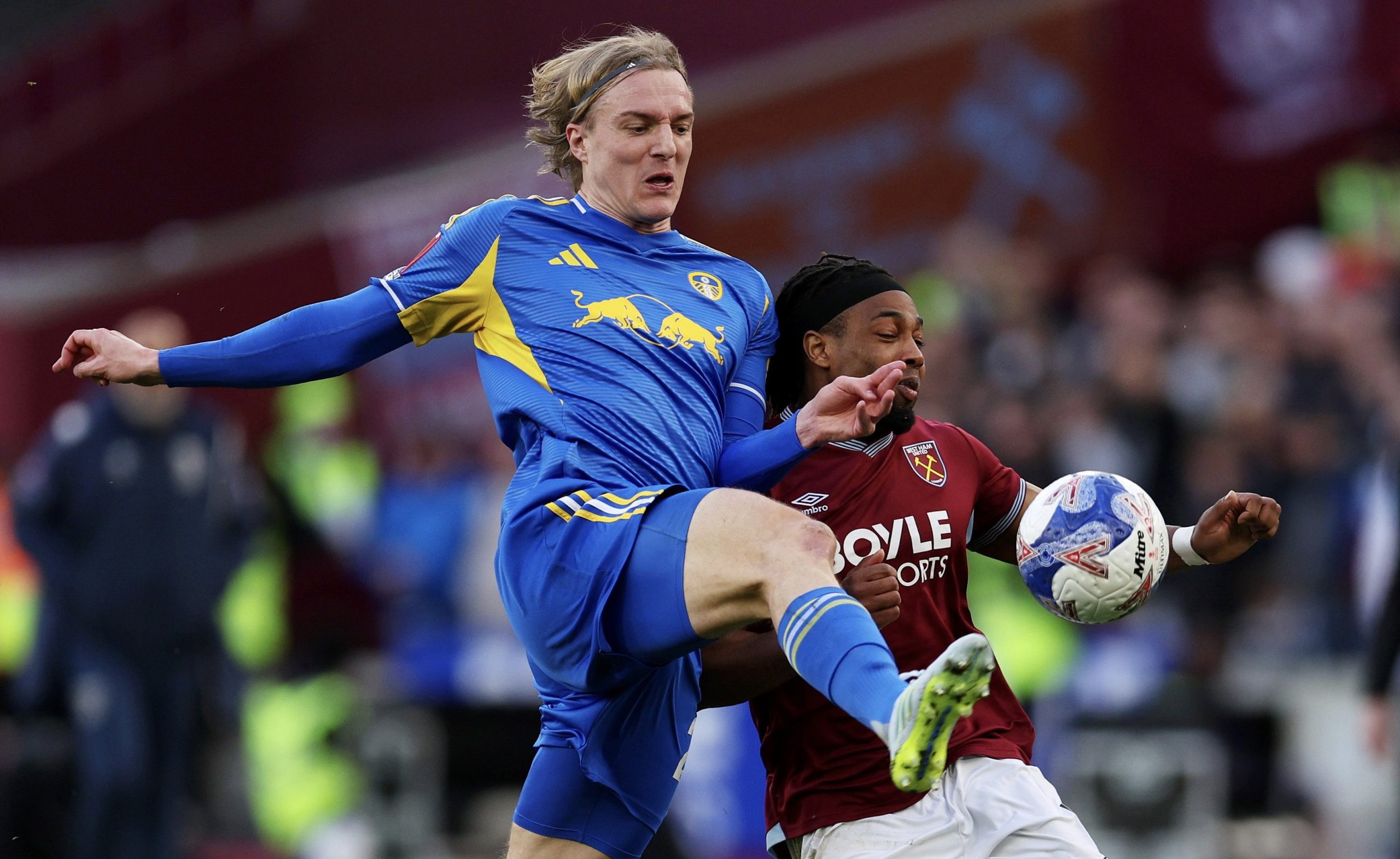 Вест Хем се врати од работ на бездната, но по пенали загуби од Лидс во ФА Купот