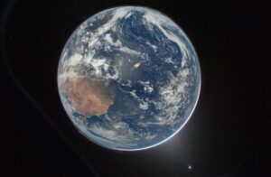 НАСА ги објави првите фотографии од Земјата направени од астронаутите во капсулата Орион