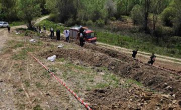 Млади од Охрид учествуваа во воспоставување еколошки противпожарни појаси во Белчишкото Блато