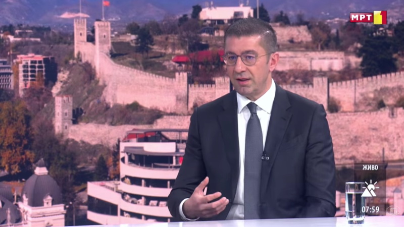 Мицкоски смета дека на младите треба „да им заигра стомакот“ за Македонија, за критичарите вели дека се „исплакнати“