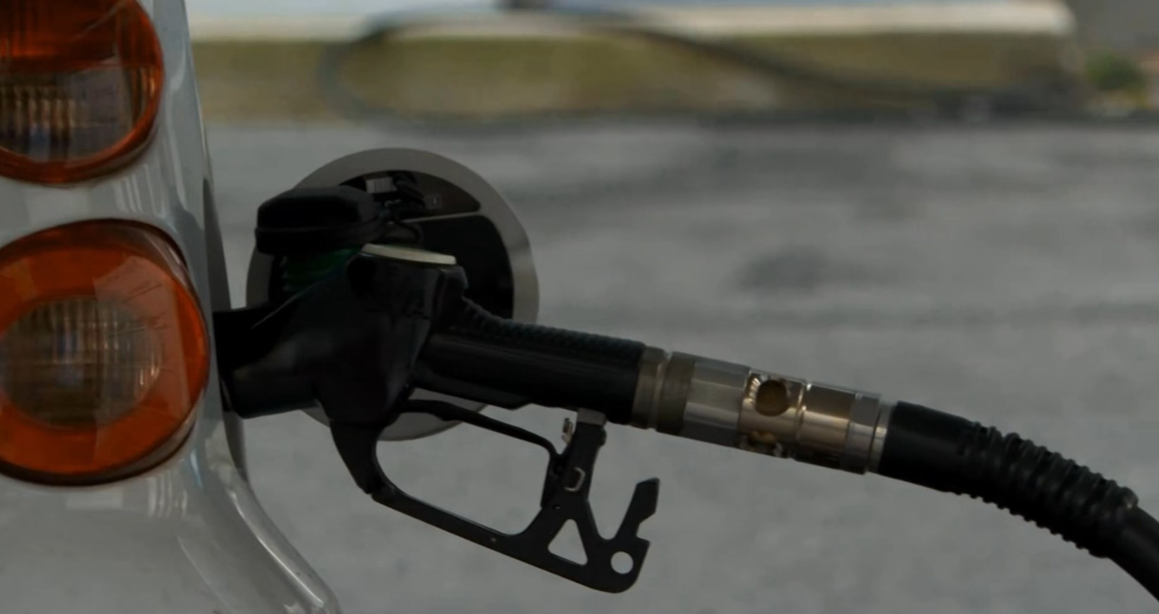 Драстичен скок на цената на нафтата, последиците кај нас допрва ќе следат